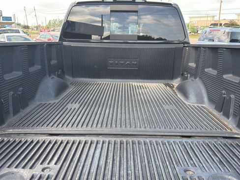 Used 2019 Nissan Titan SV AWD/4WD image 14