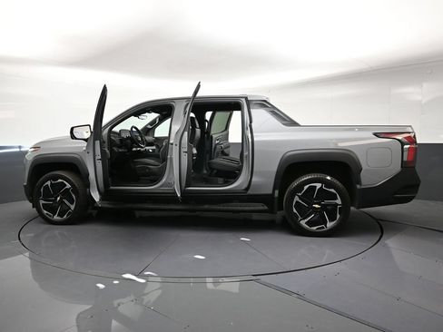 Used 2026 Chevrolet Silverado EV LT AWD/4WD image 33