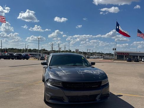 Used 2023 Dodge Charger SXT RWD image 4