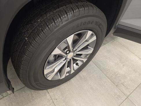 Used 2025 Chevrolet Equinox LT FWD image 34