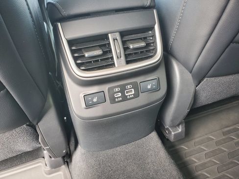 Used 2024 Subaru Outback Limited AWD/4WD image 12