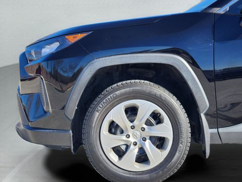 Used 2021 Toyota RAV4 LE w/ Carpet Mat Package (TMS) FWD image 10