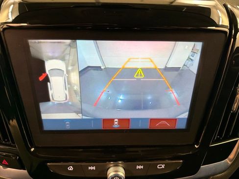 Used 2018 Chevrolet Traverse LT FWD image 13