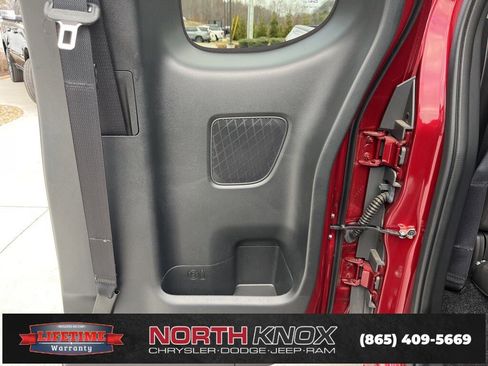 Used 2024 Nissan Frontier SV w/ Technology Package image 24