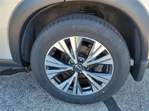 Used 2023 Nissan Rogue SV FWD image 6