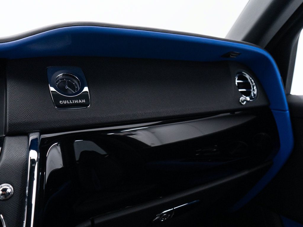 Certified 2022 Rolls-Royce Cullinan w/ Technology Package AWD/4WD image 47