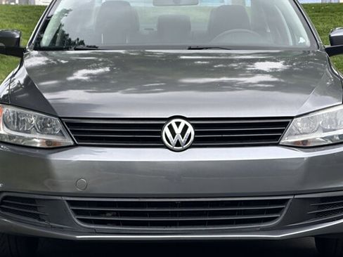 Used 2012 Volkswagen Jetta SE FWD image 2