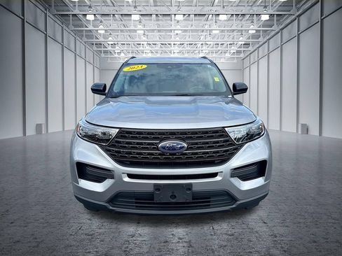 Used 2023 Ford Explorer XLT AWD/4WD image 2
