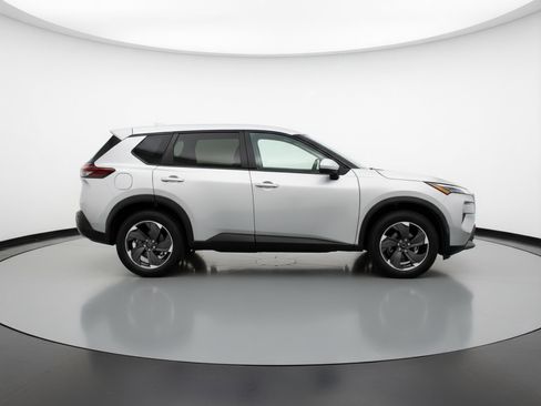 Used 2025 Nissan Rogue SV image 11