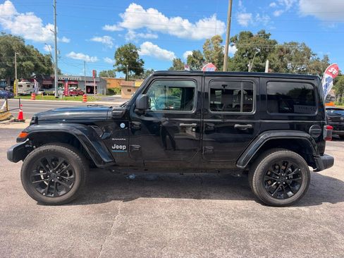 Used 2024 Jeep Wrangler Unlimited Sahara AWD/4WD image 10
