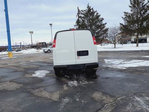 Used 2017 Chevrolet Express 3500 Extended image 29