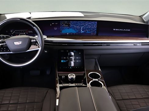 Used 2025 Cadillac Escalade Sport Platinum AWD/4WD image 15