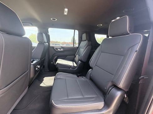 Used 2024 GMC Yukon XL SLT w/ SLT Luxury Package AWD/4WD image 7