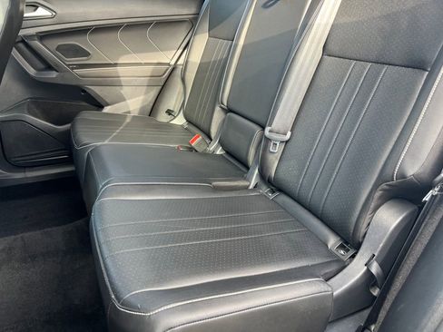 Used 2023 Volkswagen Tiguan SE image 12