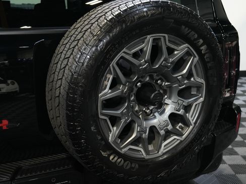 Used 2025 GMC Hummer EV 3X w/ LPO, Sport Package image 19