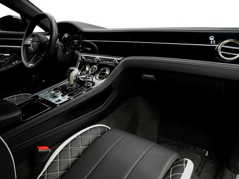 Used 2022 Bentley Continental GT AWD/4WD image 2
