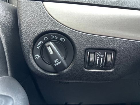 Used 2015 Dodge Grand Caravan R/T FWD image 29
