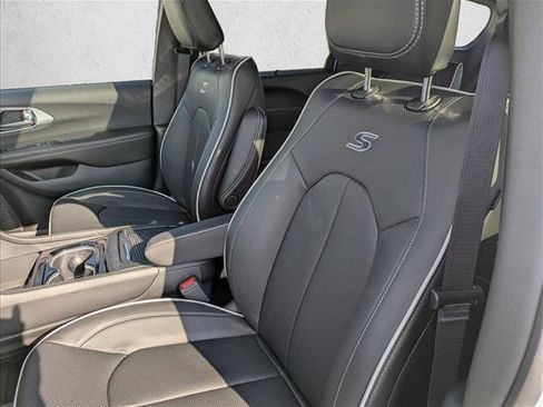 New 2026 Chrysler Pacifica Limited w/ S Appearance Package image 24