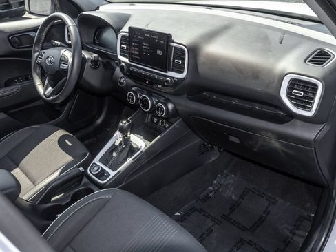 Certified 2025 Hyundai Venue Limited FWD image 31