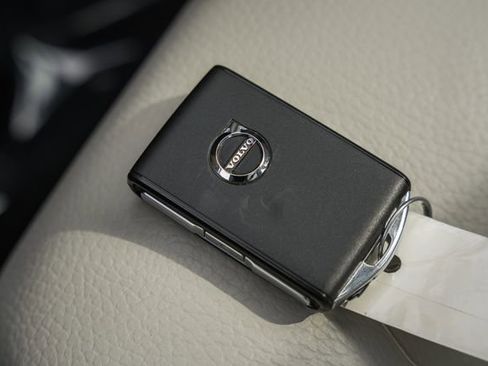 Certified 2025 Volvo S60 B5 Plus image 42