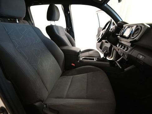 Used 2019 Toyota Tacoma TRD Off-Road AWD/4WD image 25