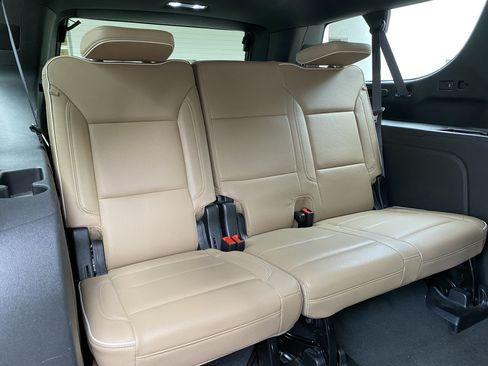 Used 2024 Chevrolet Suburban Premier w/ Premium Package RWD image 41