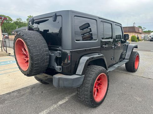 Used 2016 Jeep Wrangler Unlimited Sahara w/ Dual Top Group AWD/4WD image 5
