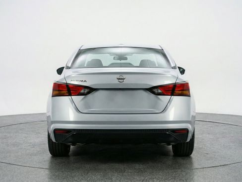 Used 2025 Nissan Altima 2.5 SV image 7