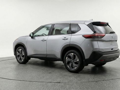 Used 2025 Nissan Rogue SV FWD image 6