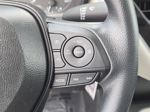 Used 2025 Toyota Corolla LE FWD image 15
