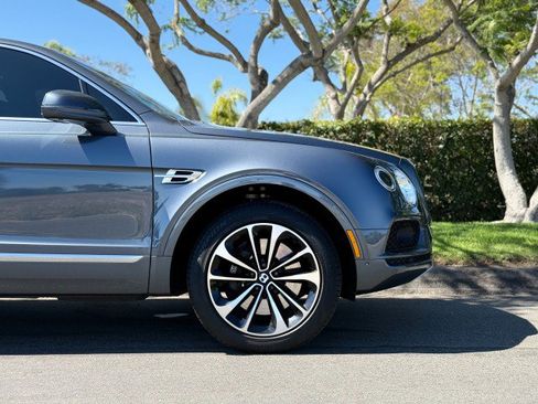 Used 2018 Bentley Bentayga Onyx Edition AWD/4WD image 10