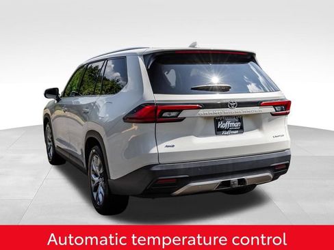 Used 2024 Toyota Grand Highlander AWD image 11