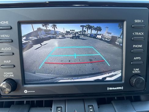 Used 2021 Toyota RAV4 XLE Premium image 15