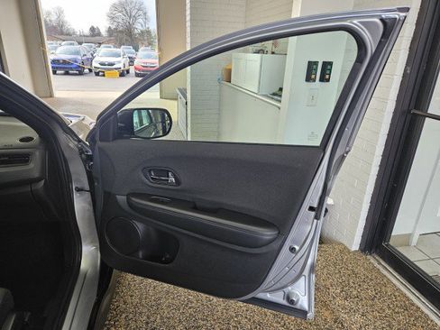 Used 2023 Honda HR-V LX image 13