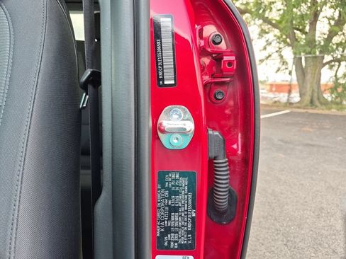 Used 2025 Kia Niro LX FWD image 35