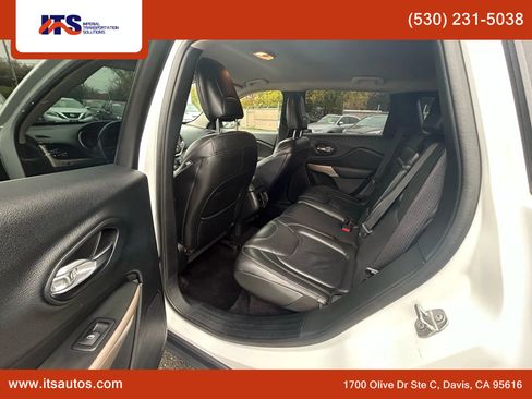 Used 2017 Jeep Cherokee Limited w/ Luxury Group image 11