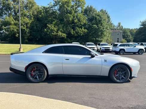 Used 2024 Dodge Charger Daytona Scat Pack w/ Plus Group AWD/4WD image 4