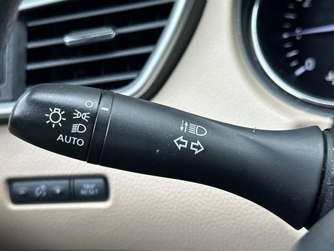 Used 2016 Nissan Rogue SV w/ SV Premium Package image 33