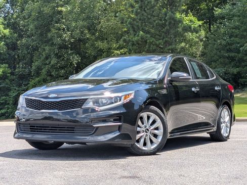 Used 2018 Kia Optima LX w/ 17" Alloy Wheels Package FWD image 4