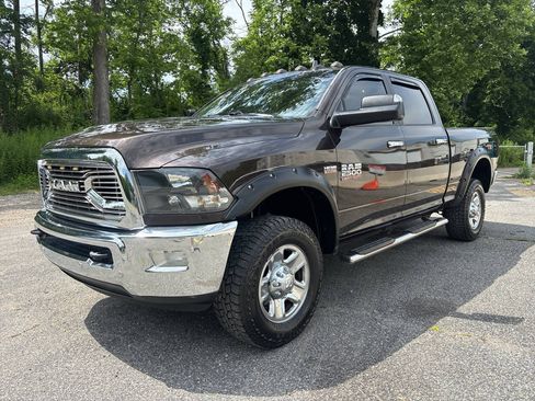 Used 2017 RAM 2500 SLT w/ Snow Chief Group AWD/4WD image 4