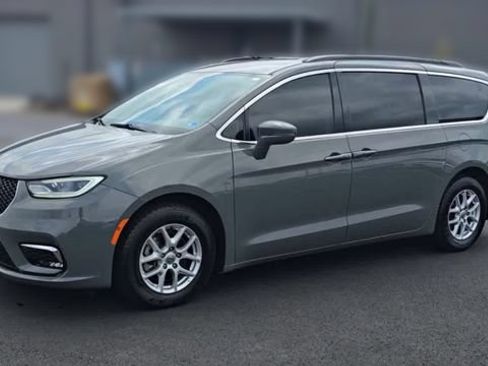 Used 2022 Chrysler Pacifica Touring-L FWD image 5