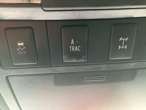 Used 2017 Toyota Tacoma TRD Off-Road w/ Tow Package AWD/4WD image 19