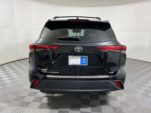 Used 2022 Toyota Highlander XLE image 8