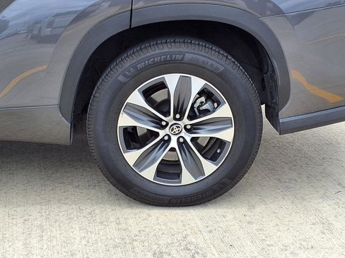 Used 2022 Toyota Highlander XLE FWD image 9