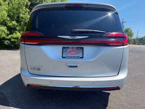 Used 2024 Chrysler Pacifica Touring-L FWD image 14