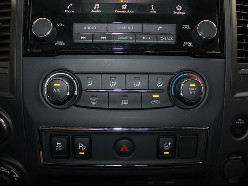 Used 2024 Nissan Titan SV image 47