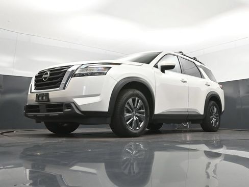Used 2022 Nissan Pathfinder SV FWD image 38