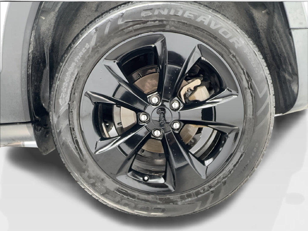 Used 2018 Jeep Cherokee Latitude w/ Altitude Package FWD image 13