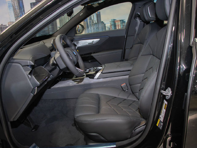 Used 2027 BMW i7 xDrive50 AWD/4WD image 18