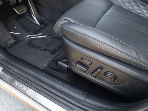 Used 2023 Kia Sorento SX Prestige image 9